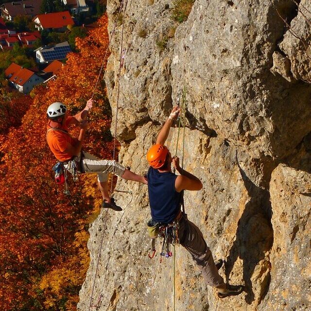 Bouldering vs. Rock Climbing