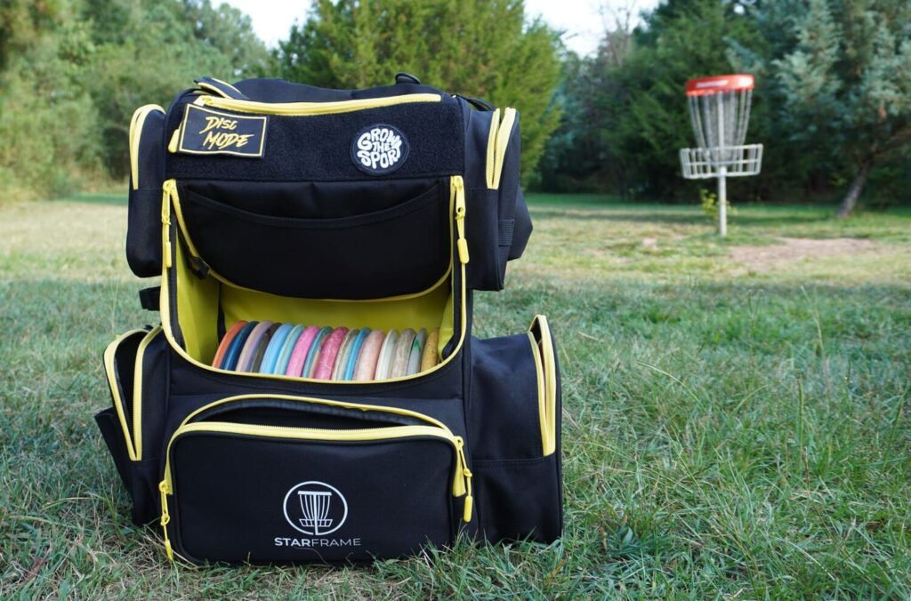 starframe bandido bag with disc golf basket in background