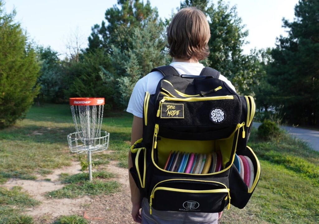 disc golfer wearing a star frame bandido backpack